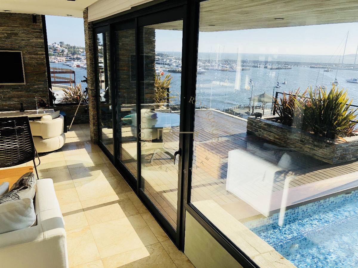 Apartamento ID.194 - Puerto, exclusivo apartamento en venta 4 dormitorios, piscina. Punta del Este.