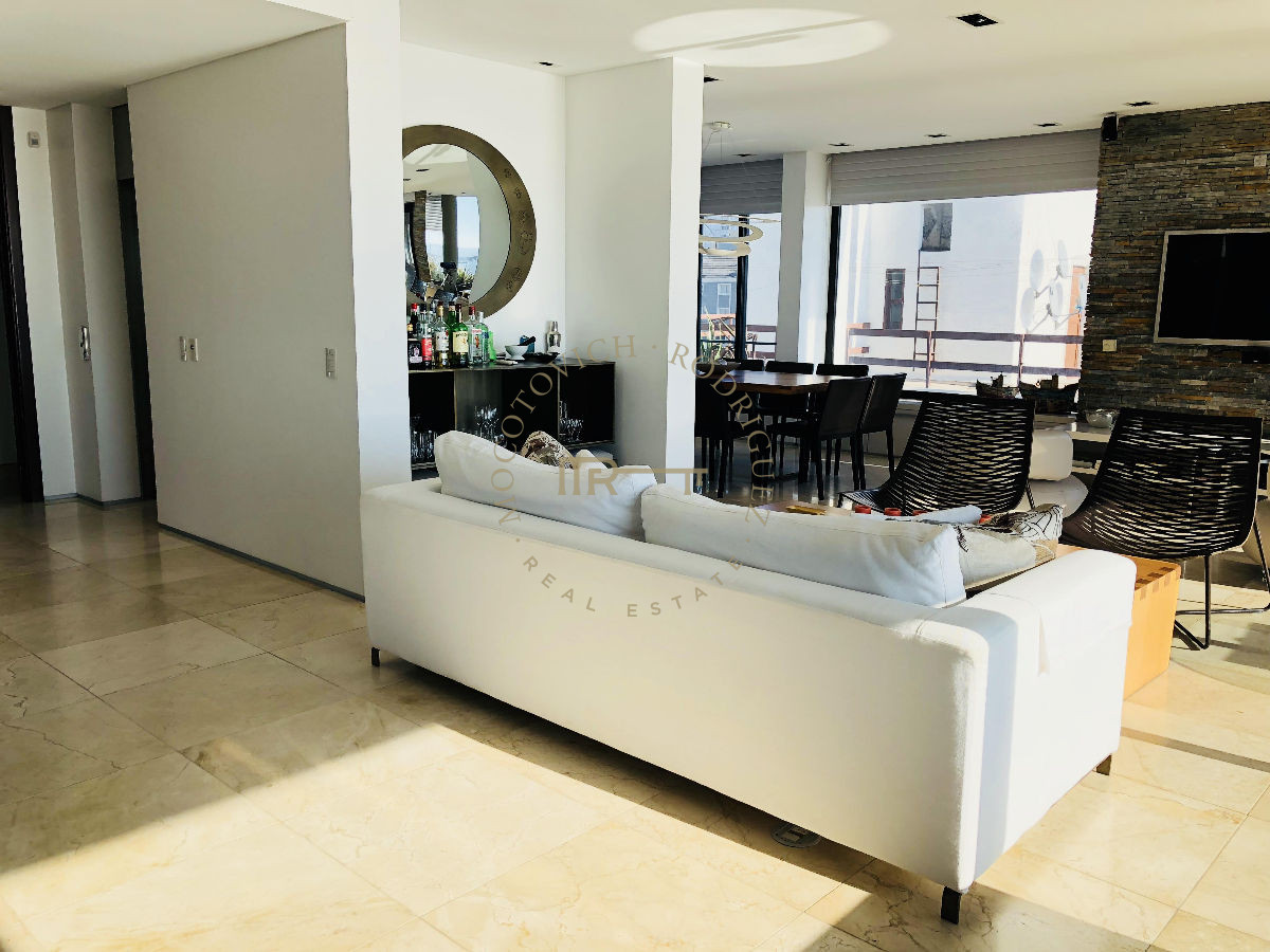 Apartamento ID.194 - Puerto, exclusivo apartamento en venta 4 dormitorios, piscina. Punta del Este.
