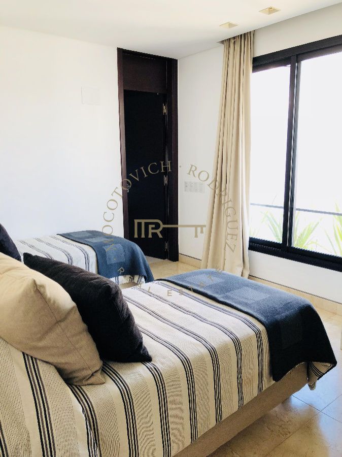 Apartamento ID.194 - Puerto, exclusivo apartamento en venta 4 dormitorios, piscina. Punta del Este.