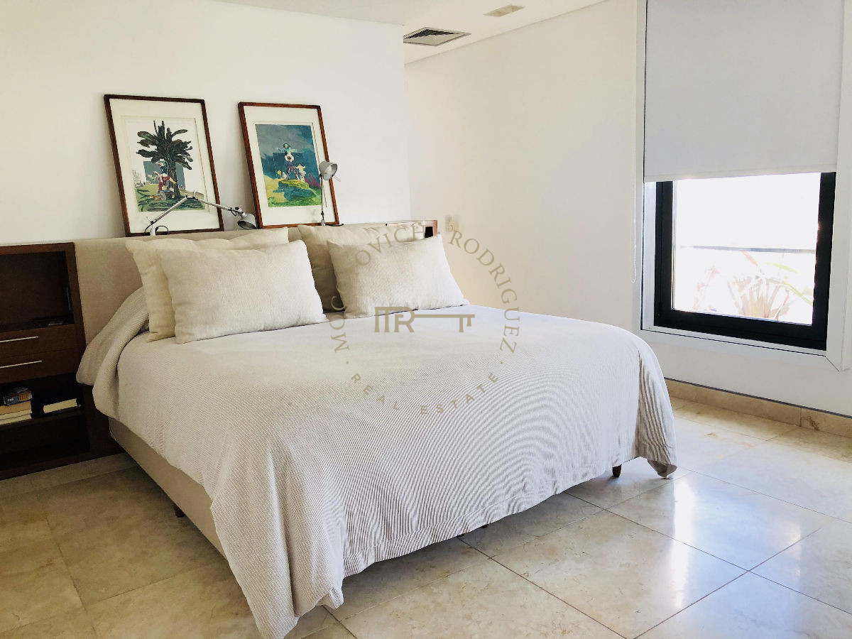 Apartamento ID.194 - Puerto, exclusivo apartamento en venta 4 dormitorios, piscina. Punta del Este.