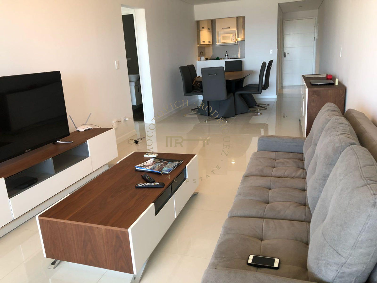Apartamento ID.195 - Apartamento de 2 dormitorios en alquiler - Laguna del Diario Punta del Este.-