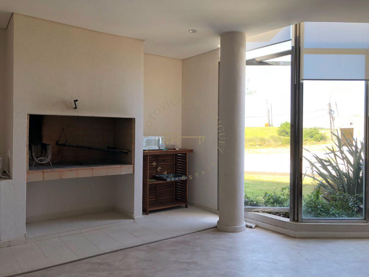Apartamento ID.195 - Apartamento de 2 dormitorios en alquiler - Laguna del Diario Punta del Este.-