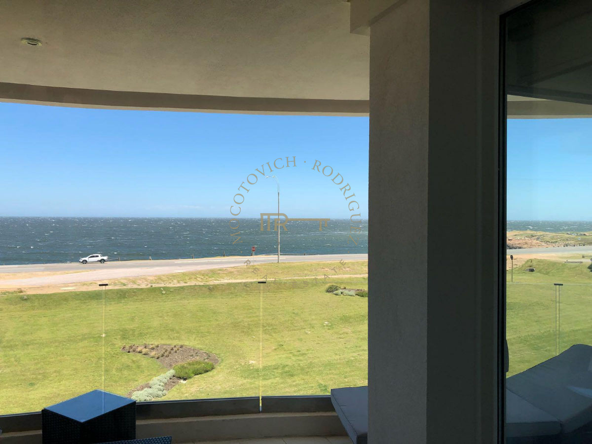 Apartamento ID.195 - Apartamento de 2 dormitorios en alquiler - Laguna del Diario Punta del Este.-