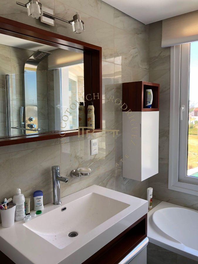 Apartamento ID.195 - Apartamento de 2 dormitorios en alquiler - Laguna del Diario Punta del Este.-