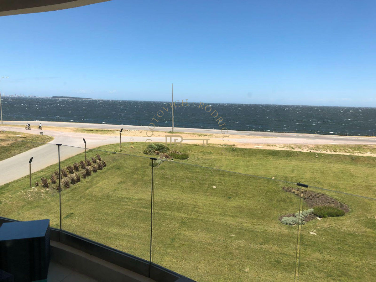 Apartamento ID.195 - Apartamento de 2 dormitorios en alquiler - Laguna del Diario Punta del Este.-