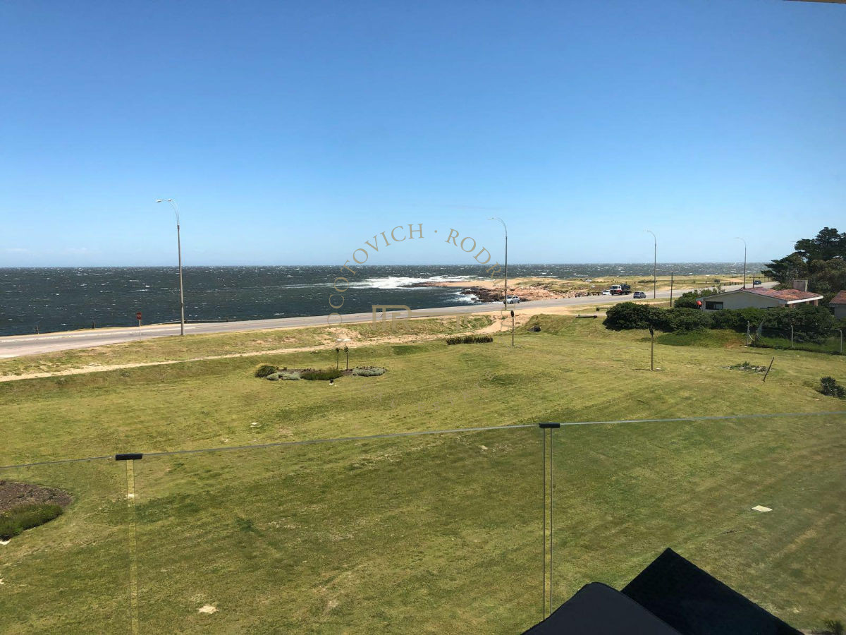 Apartamento ID.195 - Apartamento de 2 dormitorios en alquiler - Laguna del Diario Punta del Este.-