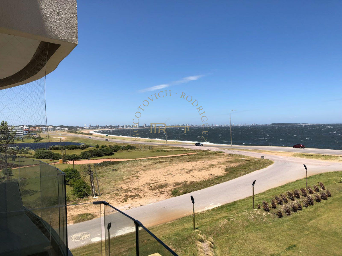 Apartamento ID.195 - Apartamento de 2 dormitorios en alquiler - Laguna del Diario Punta del Este.-