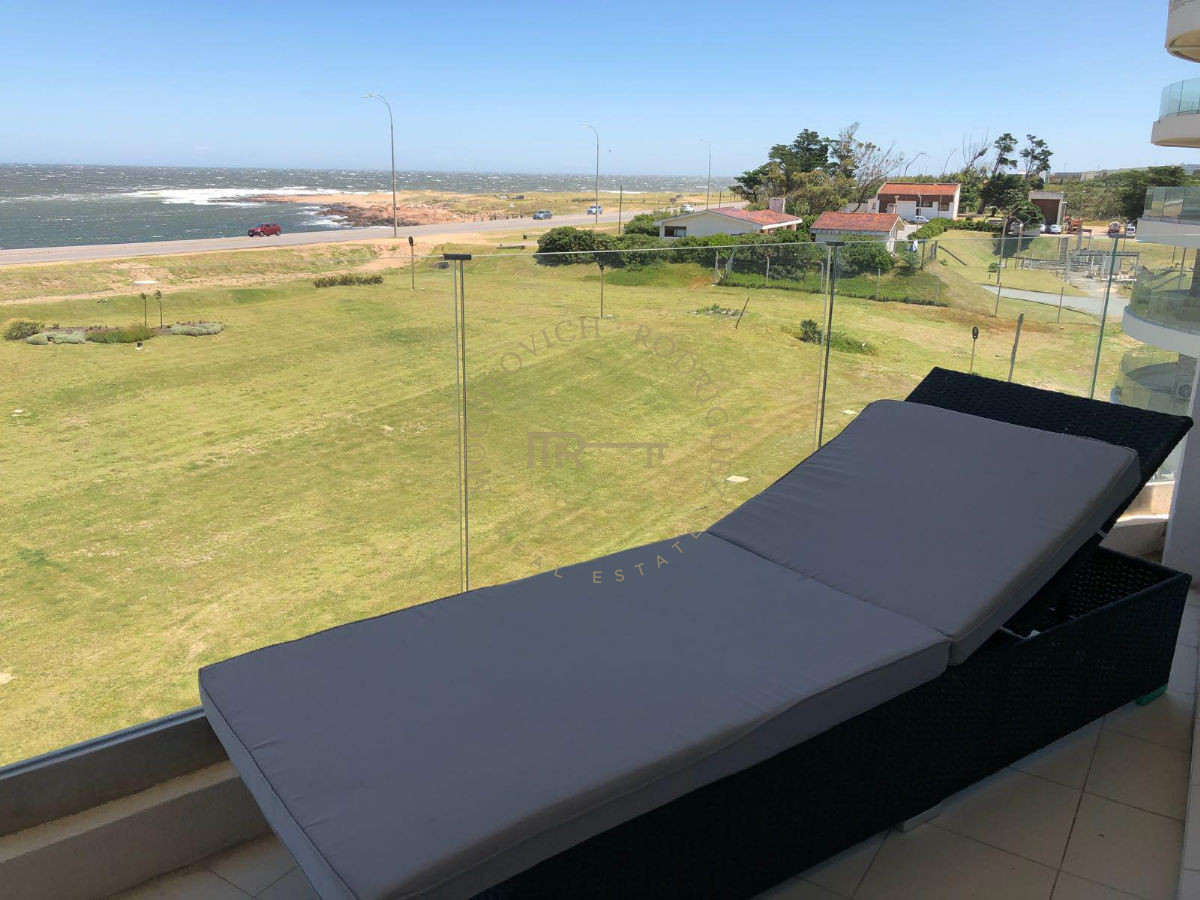 Apartamento ID.195 - Apartamento de 2 dormitorios en alquiler - Laguna del Diario Punta del Este.-