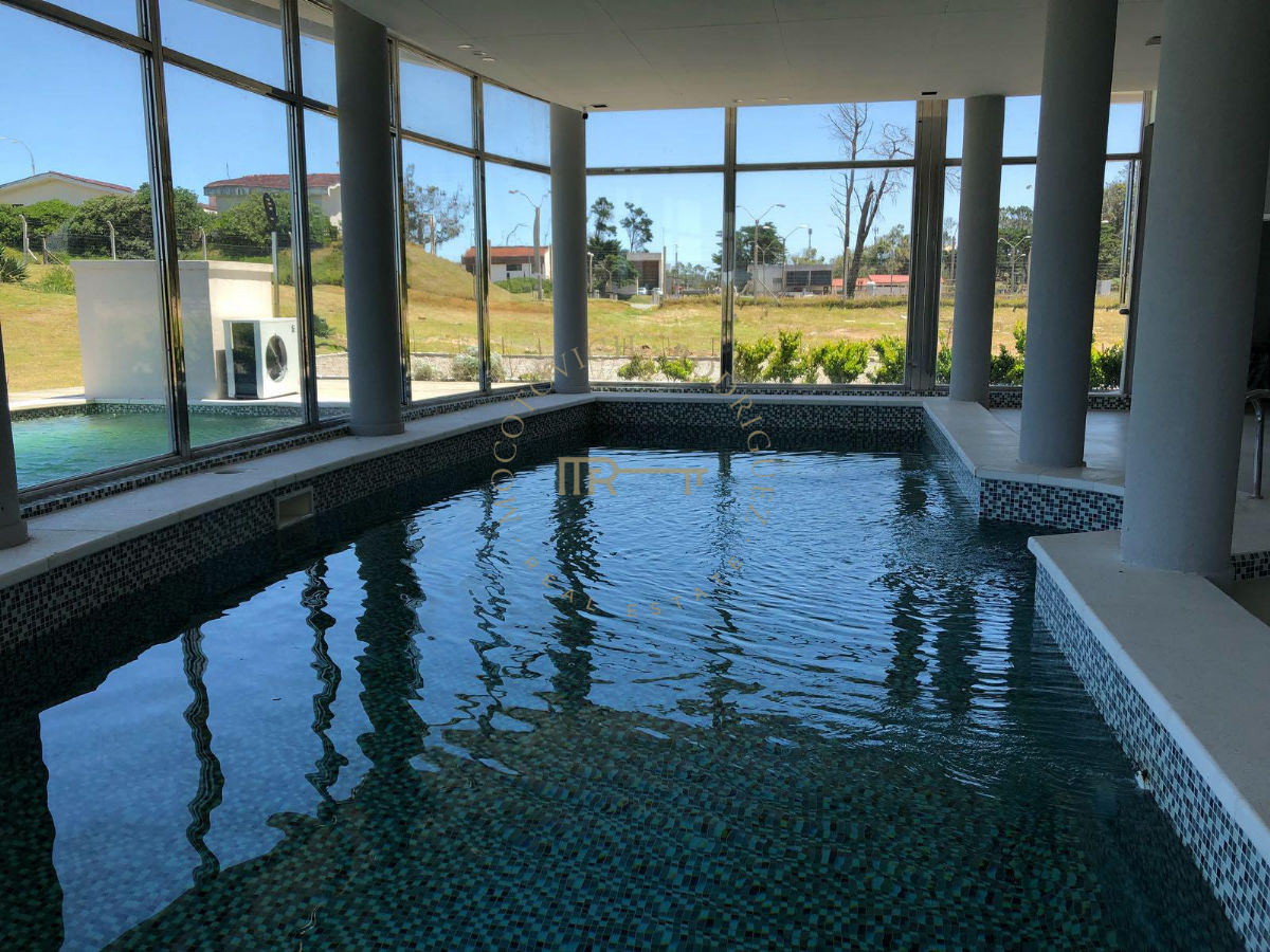 Apartamento ID.195 - Apartamento de 2 dormitorios en alquiler - Laguna del Diario Punta del Este.-