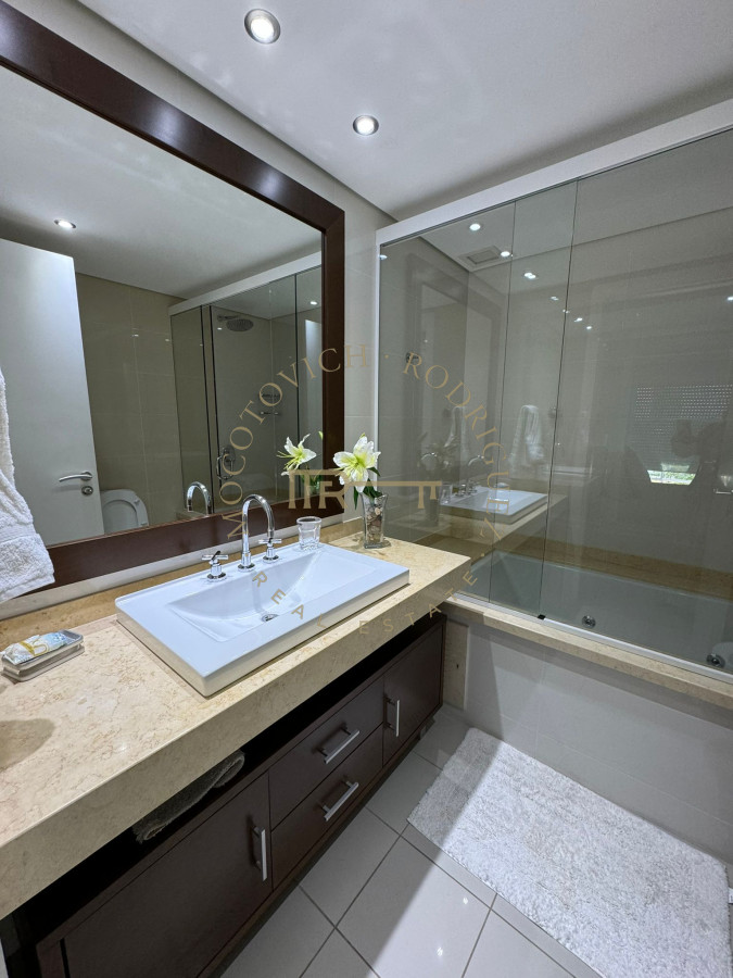 Apartamento ID.2540 - Apartamento en venta 4 dormitorios y serv. Torre Aquarela. 2026