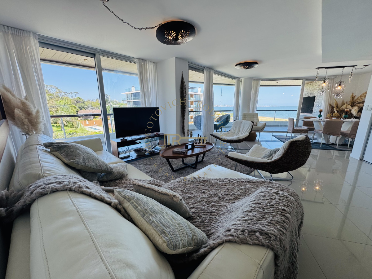 Apartamento ID.235 - Apartamento en venta  2 dormitorios con vista al mar y parrilla propia - Playa Mansa Punta del Este