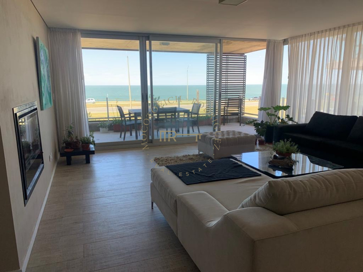 Apartamento ID.3657 - Apartamento en venta de tres dormitorios frente al mar. Playa Mansa