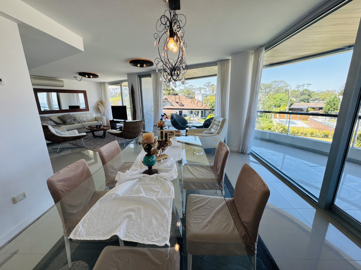 Apartamento ID.235 - Apartamento en venta  2 dormitorios con vista al mar y parrilla propia - Playa Mansa Punta del Este