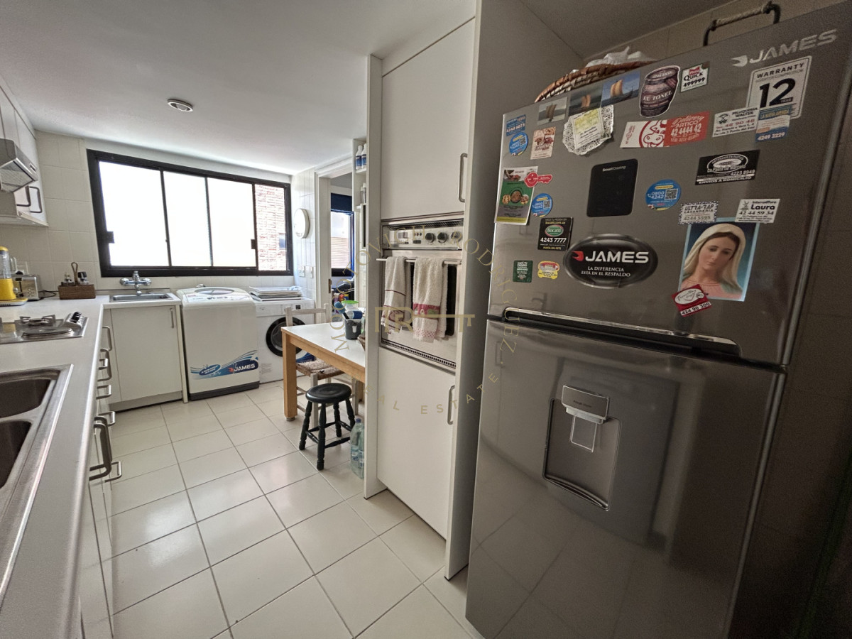Apartamento ID.4234 - Apartamento en venta de 3 dormitorios mas dep. frente al puerto de Punta del Este.
