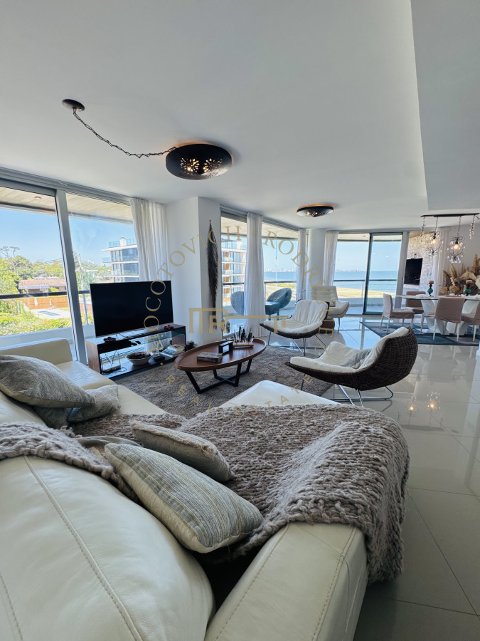 Apartamento ID.235 - Apartamento en venta  2 dormitorios con vista al mar y parrilla propia - Playa Mansa Punta del Este
