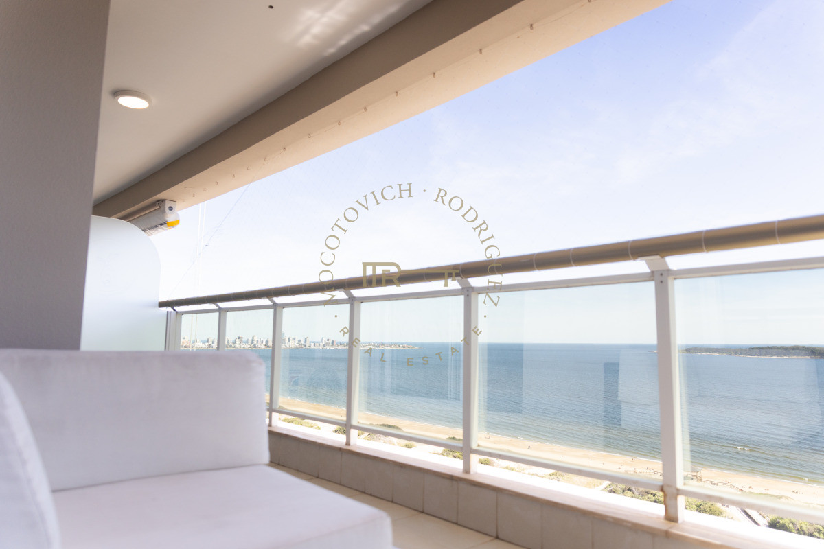 Apartamento ID.3937 - Le Jardin apartamento en venta de 4 suites más servicio. Piso alto vista . Punta del Este