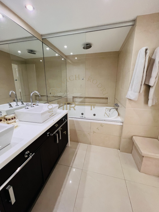 Apartamento ID.286 - Imperiale  apartamento de 4 dormitorios enalquiler temporal Playa Brava Punta del Este