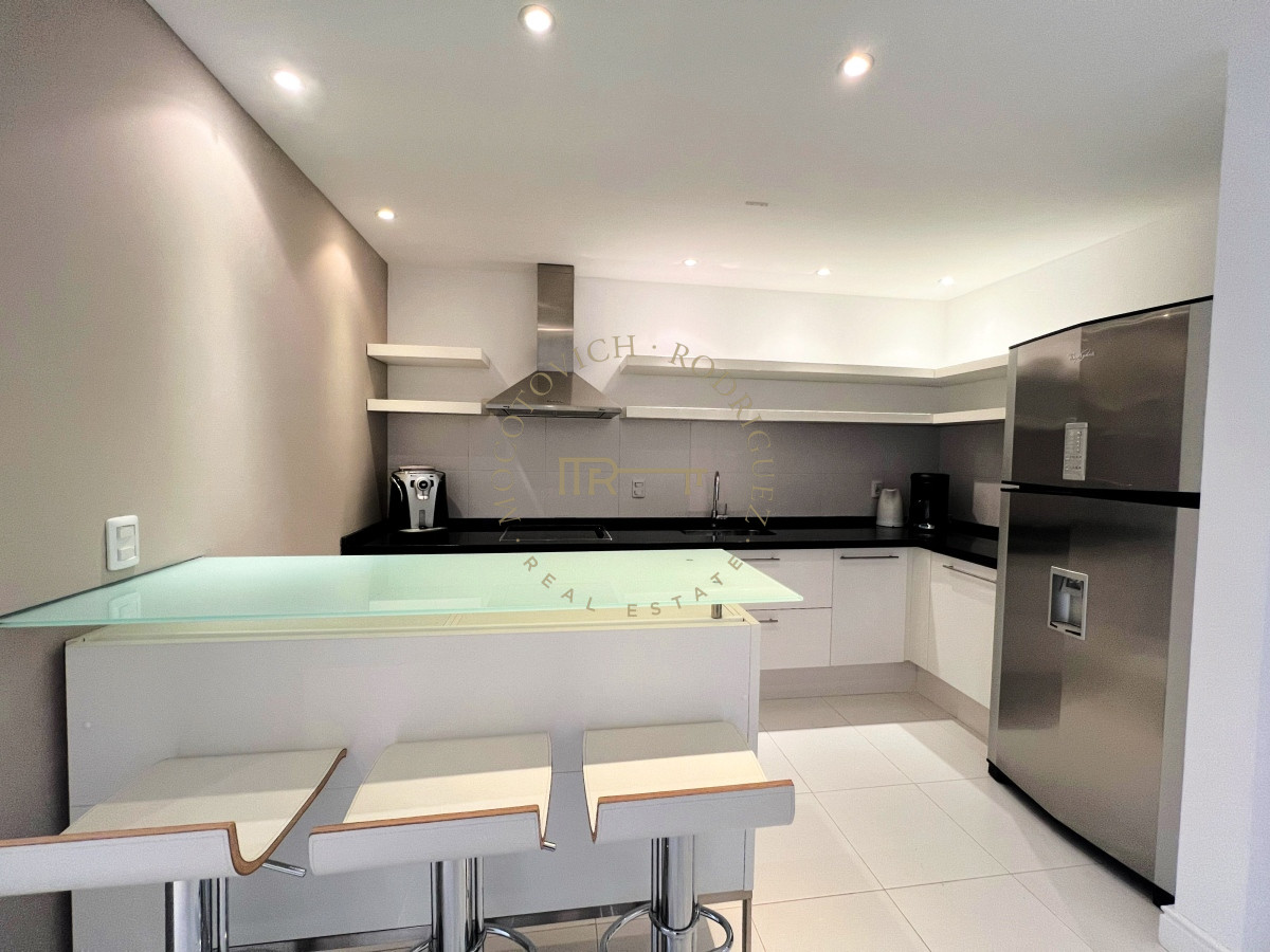 Apartamento ID.2379 - Espectacular apartamento en venta 6 dormitorios, barbacoa y loft en la brava. Vista al mar.-