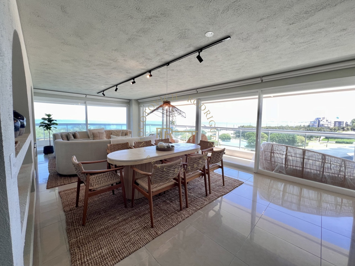 Apartamento ID.2403 - Aquarela 3 dormitorios y dep. de servicio en alquiler temporal 2026 Punta del Este.-