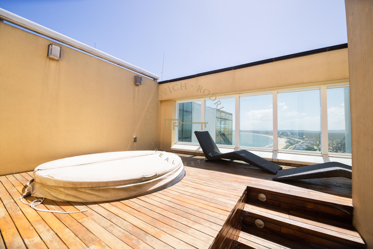 Apartamento ID.3032 - Torre Aquarela exclusivo apartamento en venta 4 dormitorios y dep. de servicio.