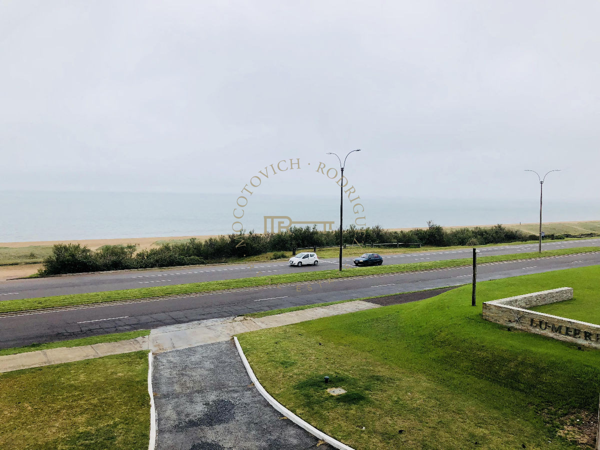 Apartamento ID.207 - Isabel apartamento en venta 3 dormitorios más dependencia Vista al mar Piscina - Playa Mansa Punta del Este