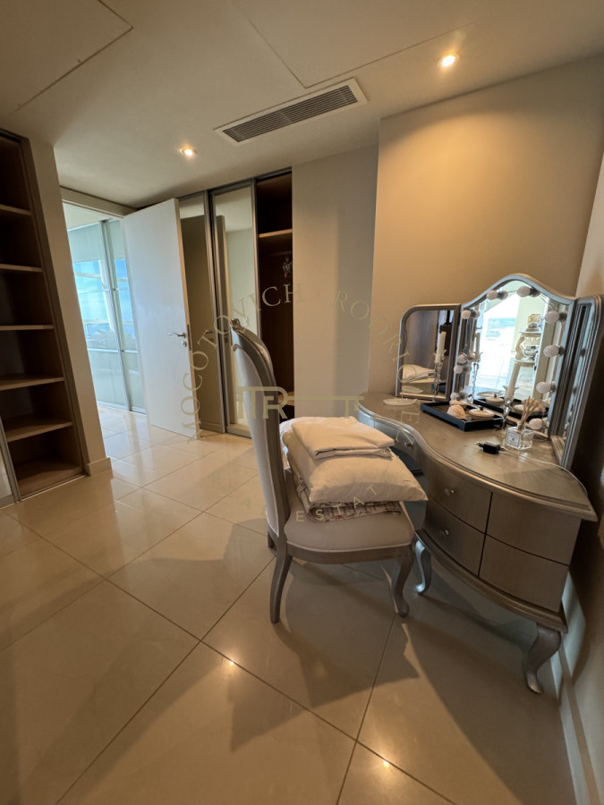 Apartamento ID.7 - Aquarela duplex  4 dormitorios en venta. Playa Mansa. Punta del Este