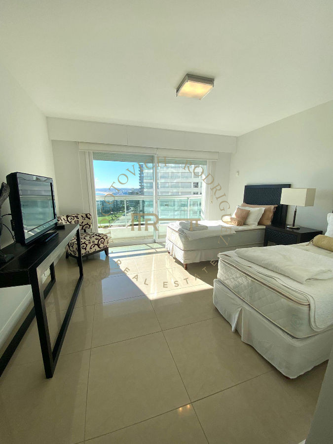 Apartamento ID.21 - AQUARELA . Apartamento 3 dormitorios. Alquiler temporal.    - Playa Mansa. Punta del Este