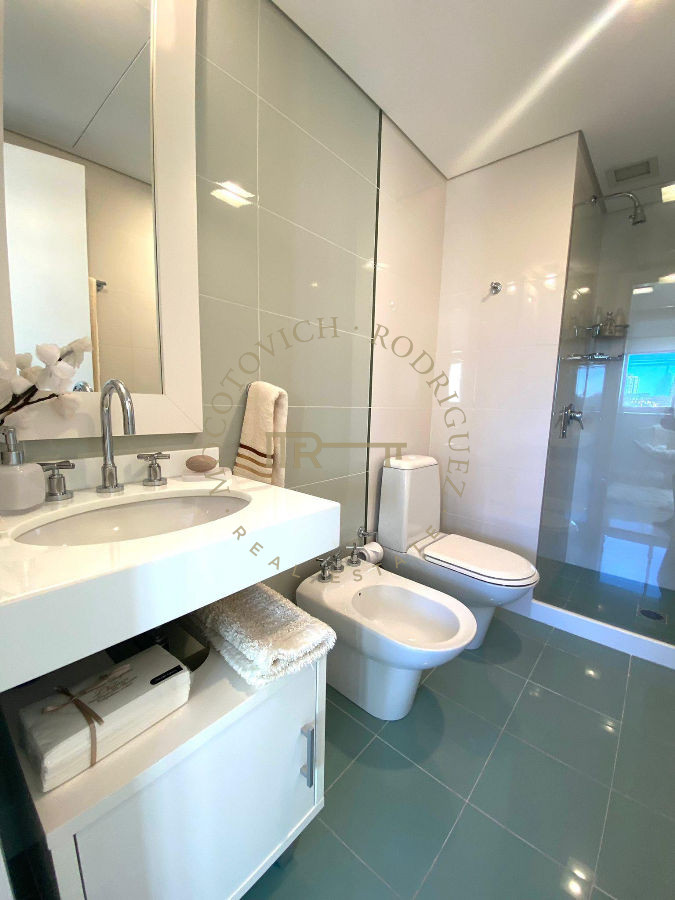 Apartamento ID.21 - AQUARELA . Apartamento 3 dormitorios. Alquiler temporal.    - Playa Mansa. Punta del Este