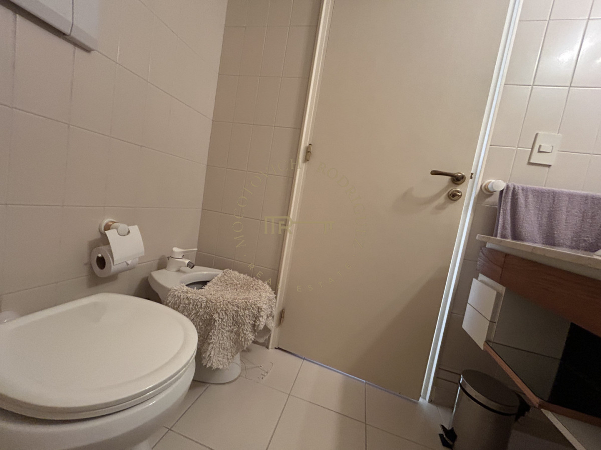 Apartamento ID.4234 - Apartamento en venta de 3 dormitorios mas dep. frente al puerto de Punta del Este.