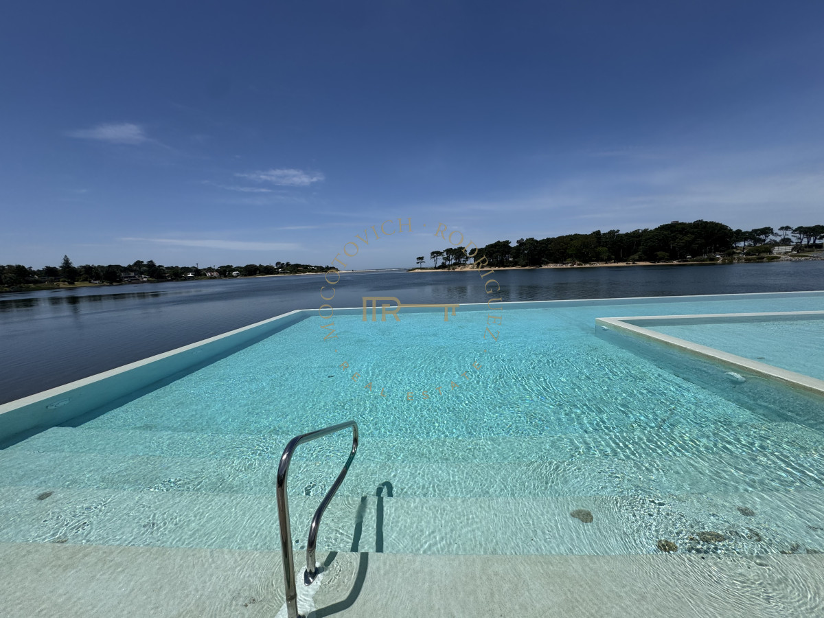 Apartamento ID.4088 - Delamar Pent House en venta con piscina y parrilla propia. La Barra. 