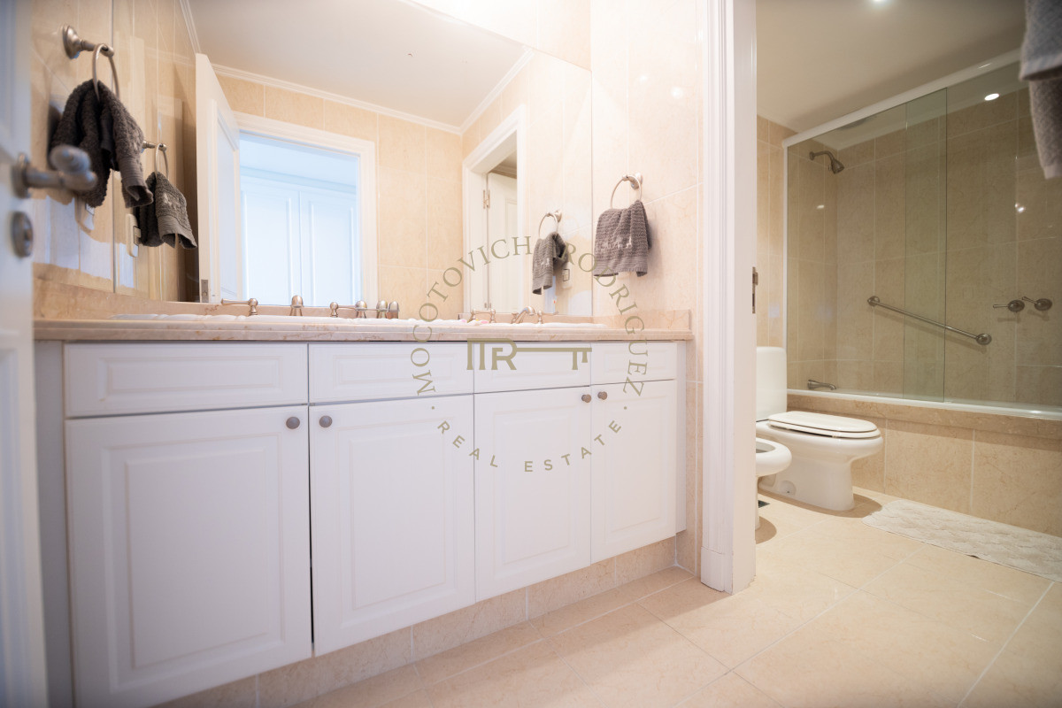 Apartamento ID.3937 - Le Jardin apartamento en venta de 4 suites más servicio. Piso alto vista . Punta del Este