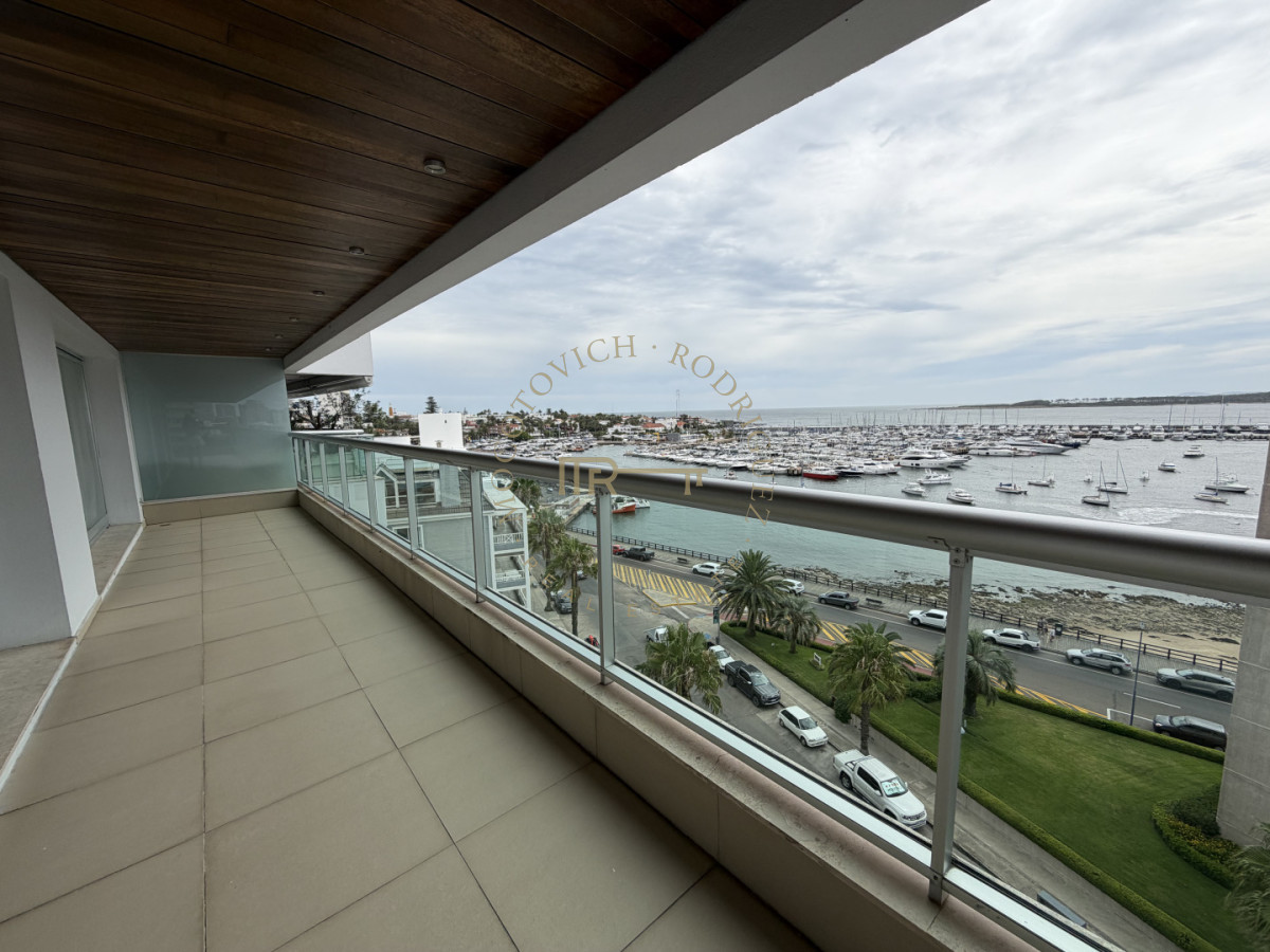 Apartamento ID.4243 - Apartamento de 4 dormitorios más dep. de servicio con vista al puerto de Punta del Este 