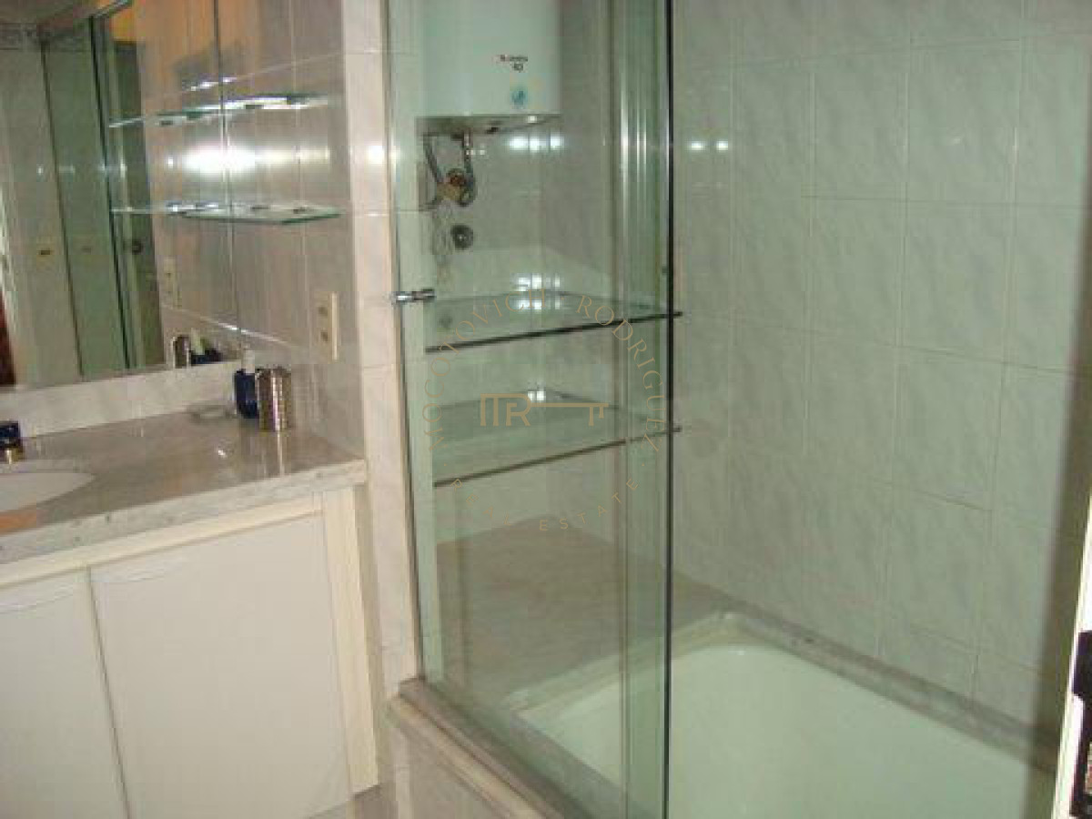 Apartamento ID.236 - Apartamento en alquiler 2 dormitorios Complejo Lincoln- Playa Mansa-Punta del Este