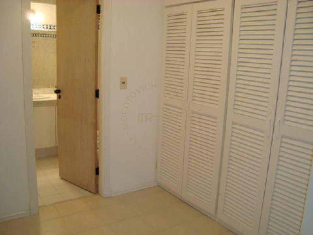 Apartamento ID.236 - Apartamento en alquiler 2 dormitorios Complejo Lincoln- Playa Mansa-Punta del Este