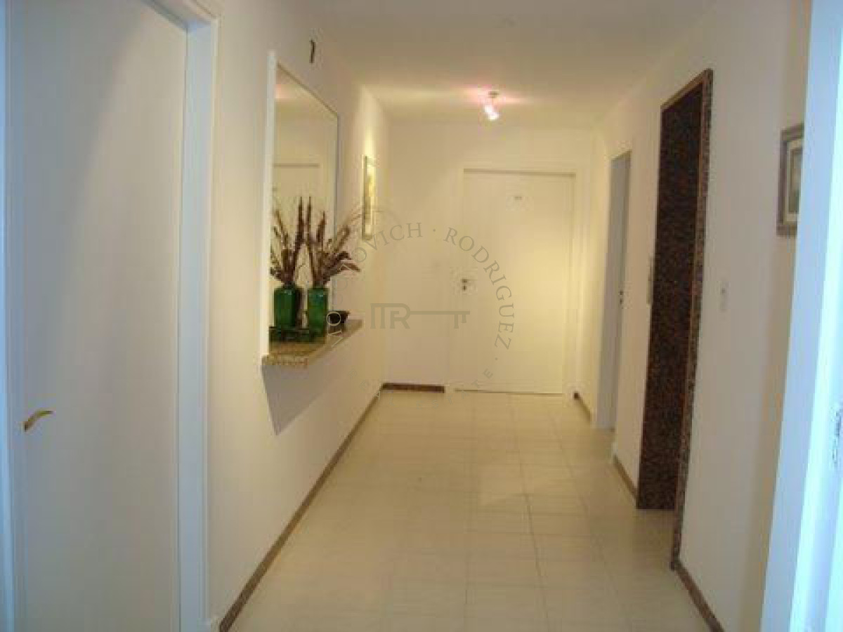 Apartamento ID.236 - Apartamento en alquiler 2 dormitorios Complejo Lincoln- Playa Mansa-Punta del Este