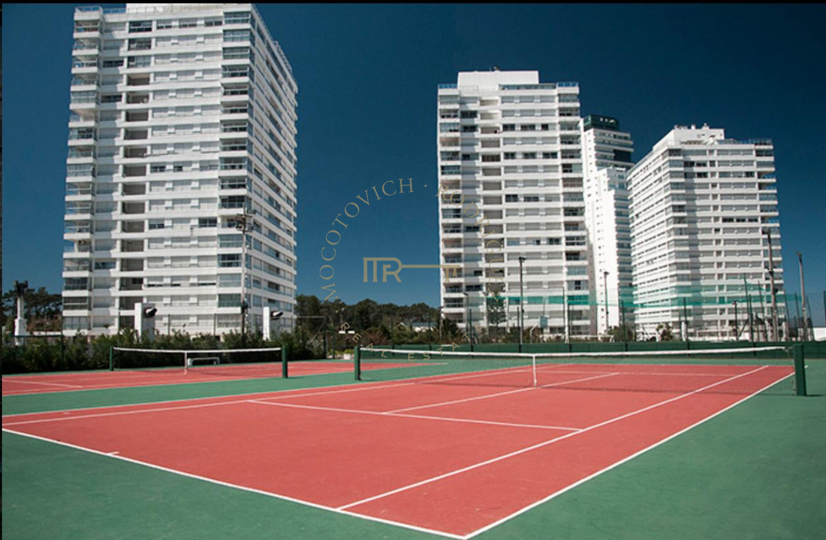 Apartamento ID.236 - Apartamento en alquiler 2 dormitorios Complejo Lincoln- Playa Mansa-Punta del Este