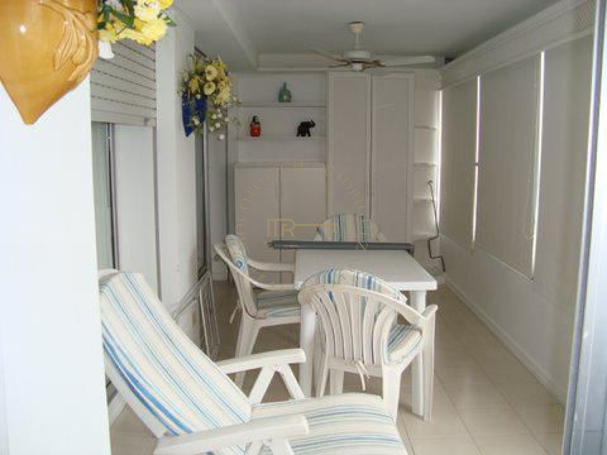 Apartamento ID.236 - Apartamento en alquiler 2 dormitorios Complejo Lincoln- Playa Mansa-Punta del Este