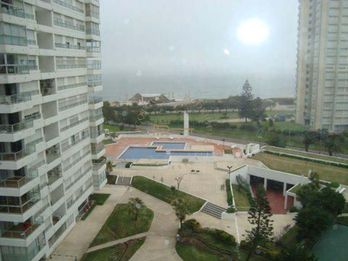 Apartamento ID.236 - Apartamento en alquiler 2 dormitorios Complejo Lincoln- Playa Mansa-Punta del Este