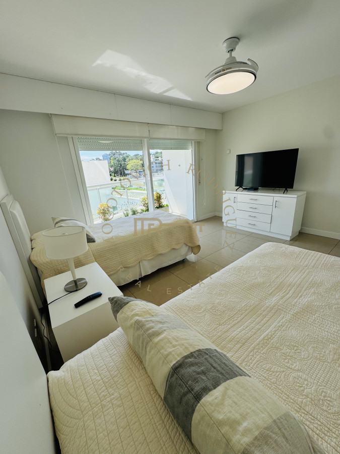 Apartamento ID.2635 - En venta. Apartamento en Torre Aquarela. 2 Dormitorios y dep. de servicio. 