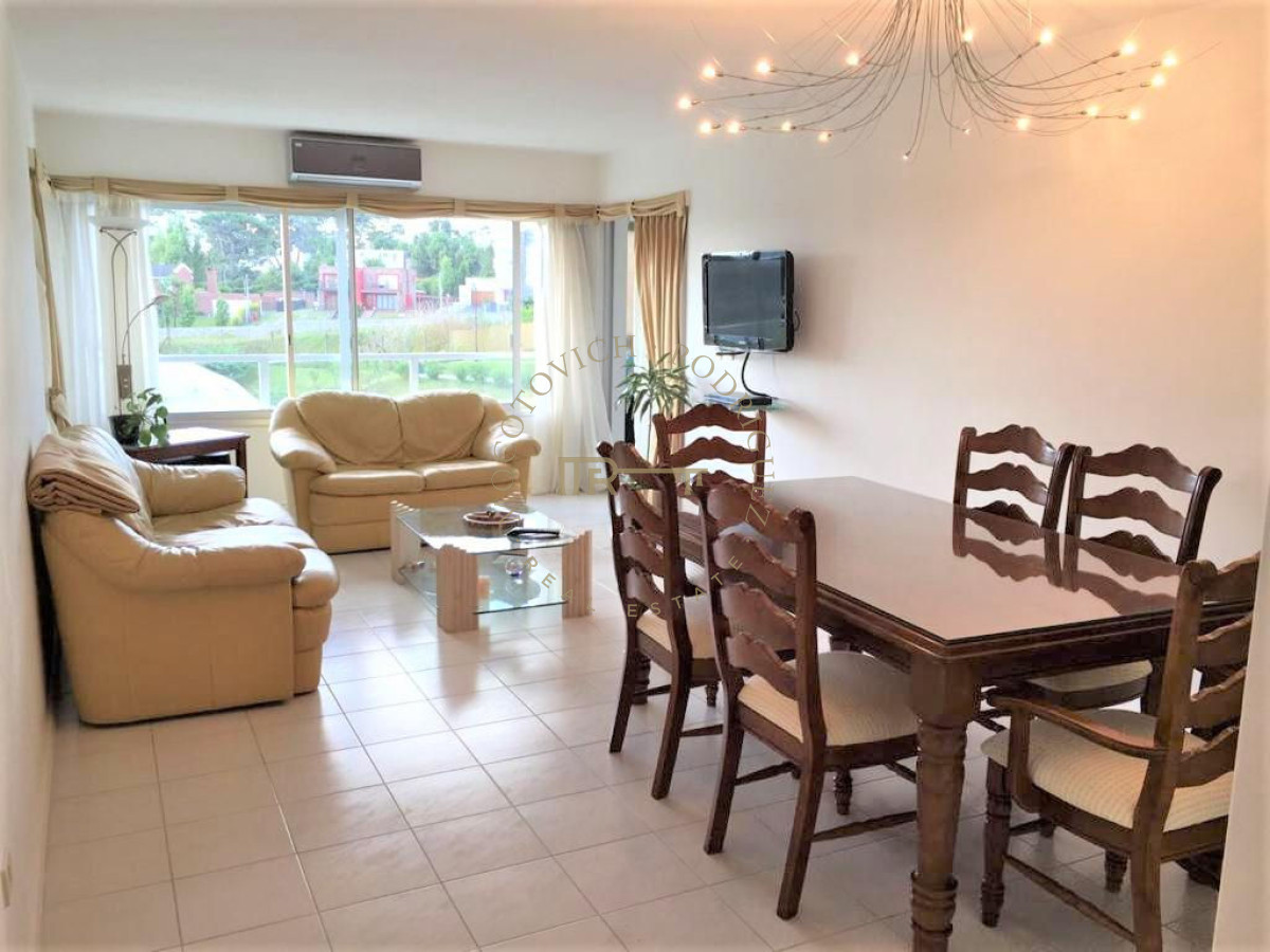 Apartamento ID.244 - Complejo Lincoln. Apartamento 3 dormitorios en alquiler  - Playa Mansa Punta del Este