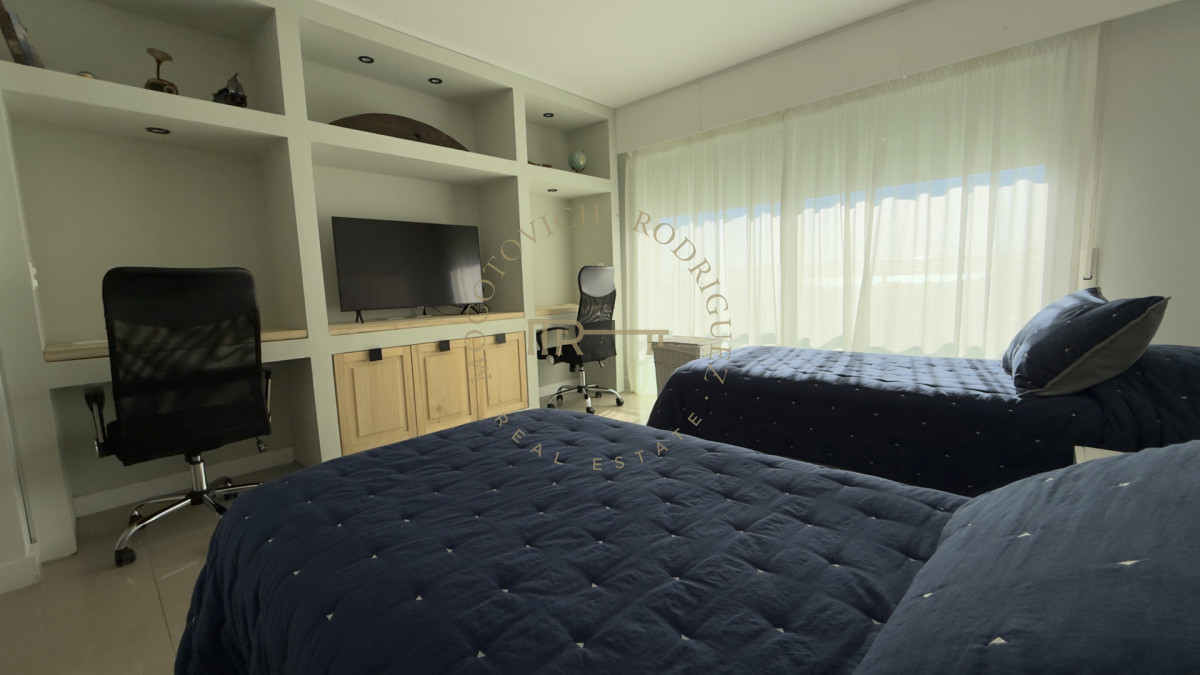 Apartamento ID.2403 - Aquarela 3 dormitorios y dep. de servicio en alquiler temporal 2026 Punta del Este.-