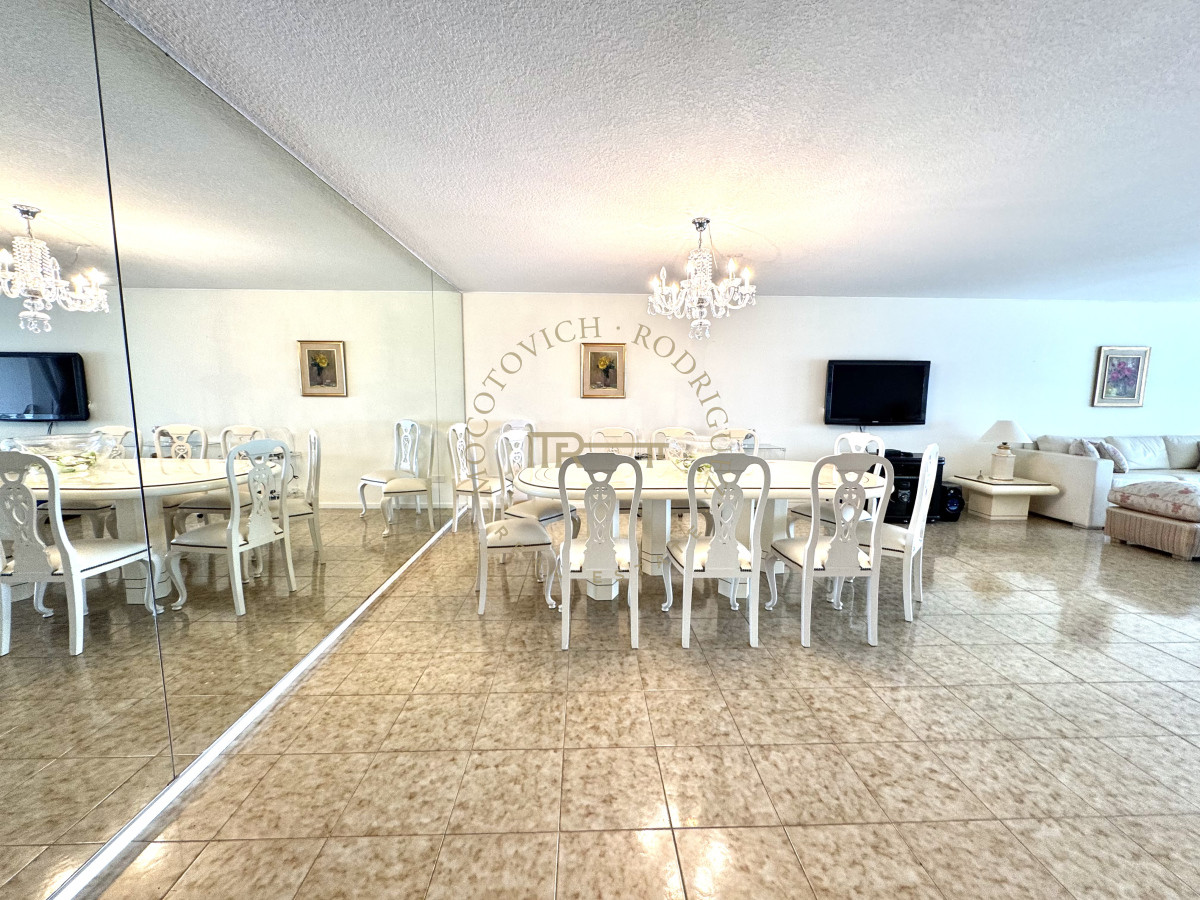 Apartamento ID.3229 - Apartamento de 4 dormitorios en alquiler con piscina, servicio de playa y mucama a diario. Punta del Este. 