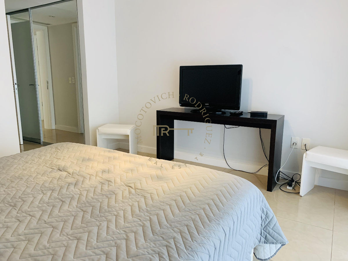 Apartamento ID.24 - Apartamento alquiler temporal. Torre Aquarela Punta del Este. 2 Dormitorios y dependencia