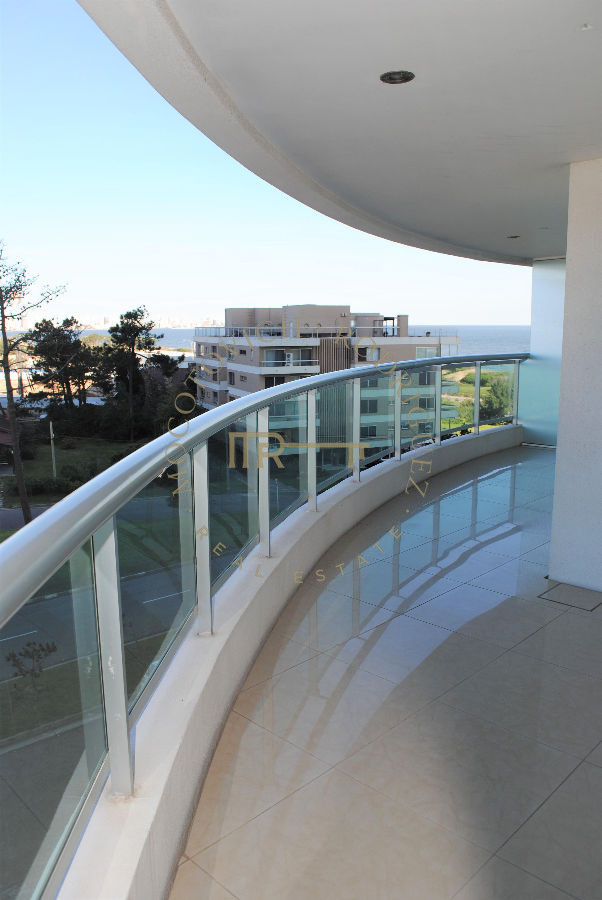Apartamento ID.24 - Apartamento alquiler temporal. Torre Aquarela Punta del Este. 2 Dormitorios y dependencia
