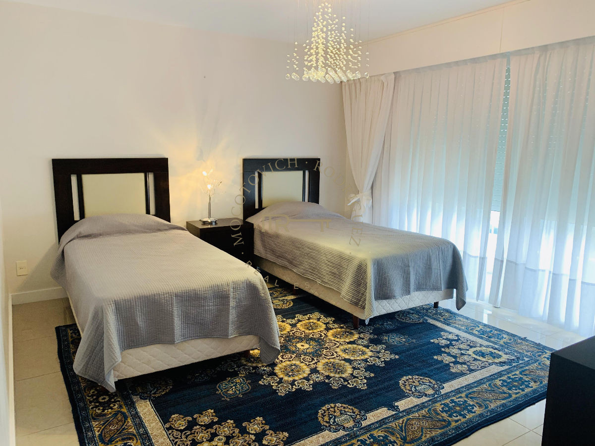 Apartamento ID.24 - Apartamento alquiler temporal. Torre Aquarela Punta del Este. 2 Dormitorios y dependencia