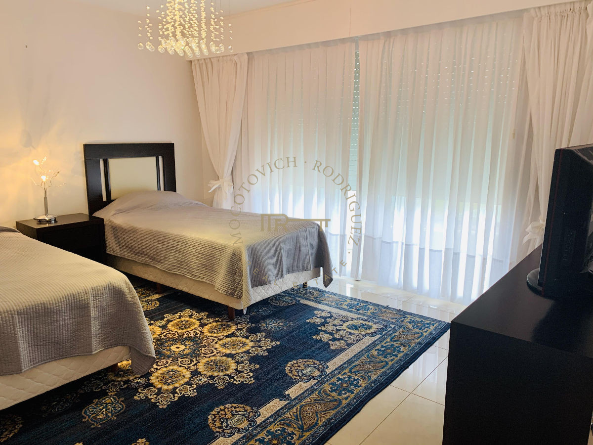 Apartamento ID.24 - Apartamento alquiler temporal. Torre Aquarela Punta del Este. 2 Dormitorios y dependencia