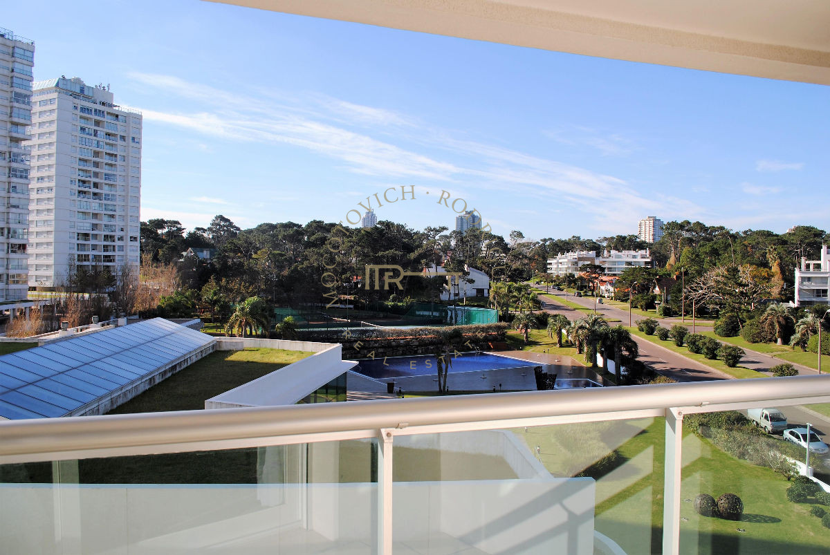 Apartamento ID.24 - Apartamento alquiler temporal. Torre Aquarela Punta del Este. 2 Dormitorios y dependencia