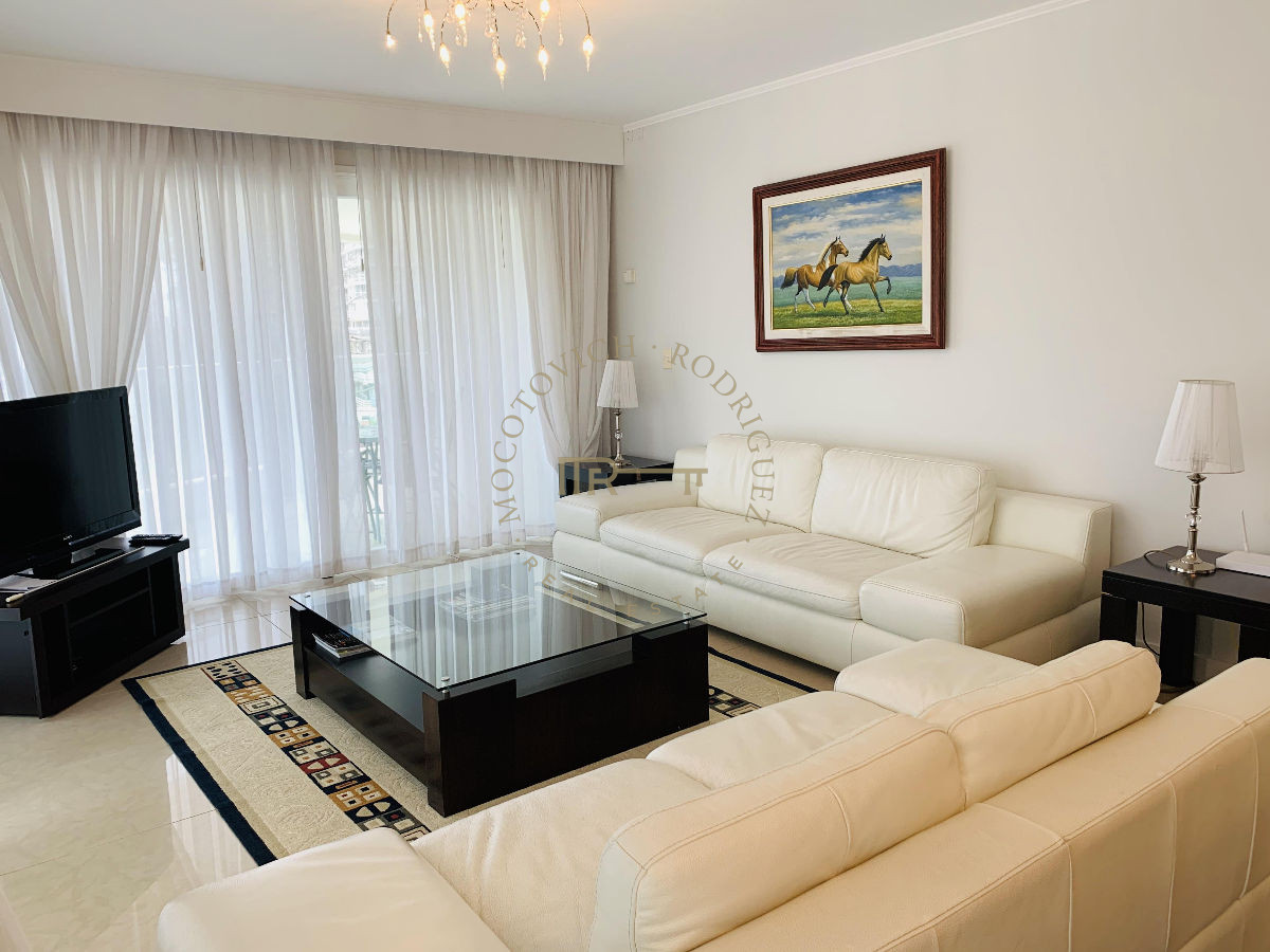 Apartamento ID.24 - Apartamento alquiler temporal. Torre Aquarela Punta del Este. 2 Dormitorios y dependencia