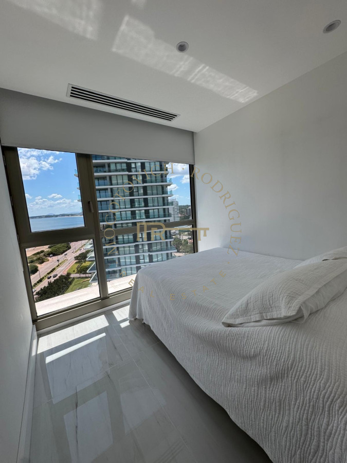 Apartamento ID.2527 - Fendi, Esquinero en venta a Punta Ballena de 4 dormitorios impresionante vista. 
