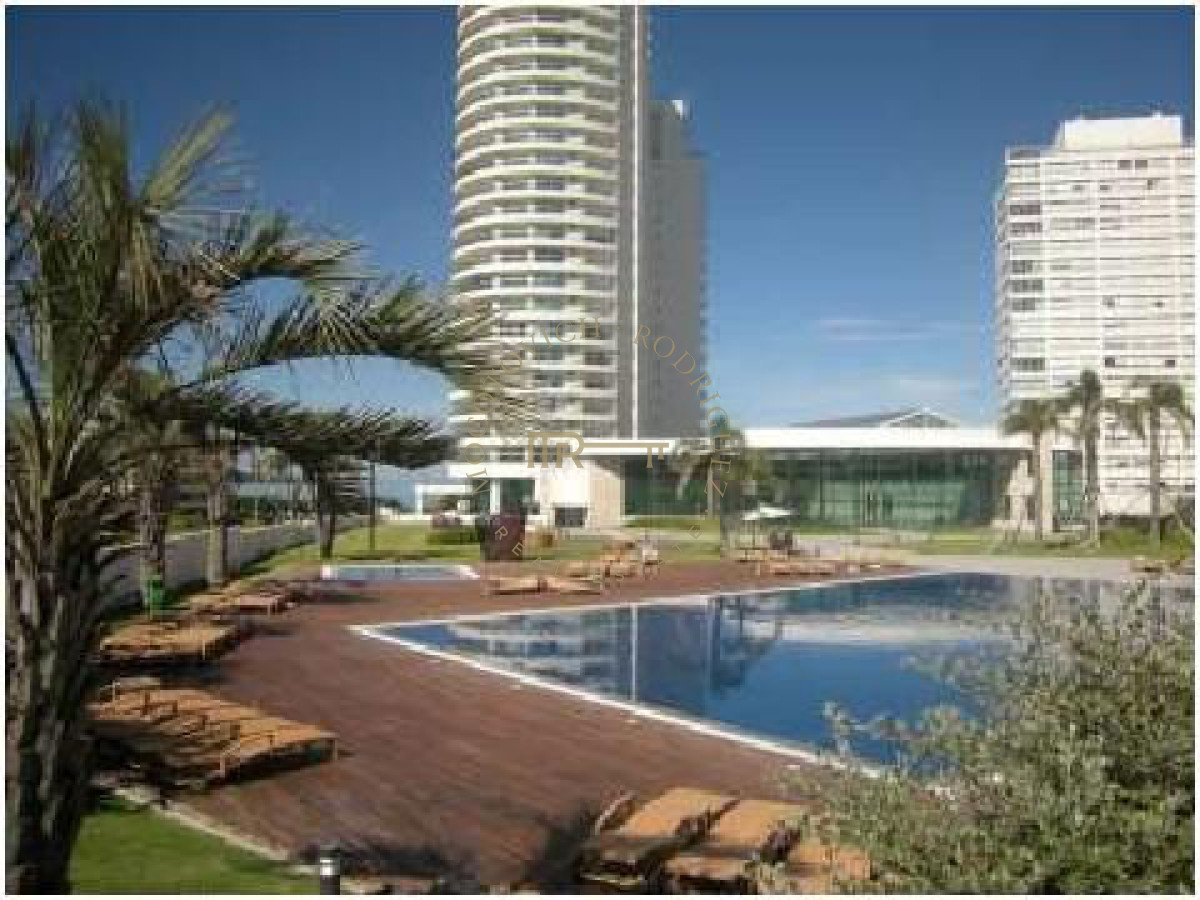 Apartamento ID.27 - Aquarela Apartamento en venta 2 dormitorios en suite y dependencia de servicio